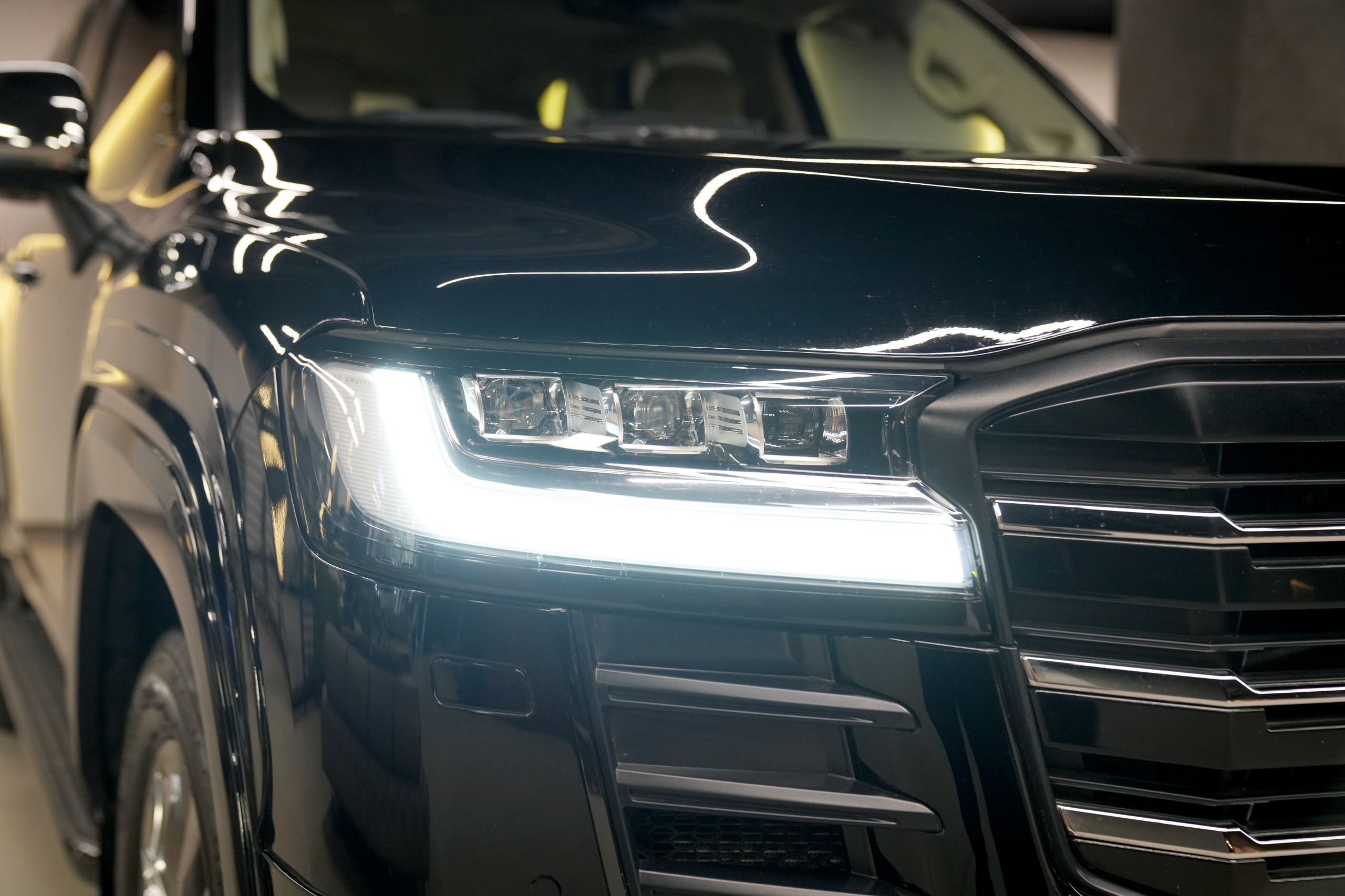 Toyota Land Cruiser LC300 ZX 